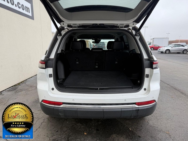 Jeep Grand Cherokee Vehicle Full-screen Gallery Image 21