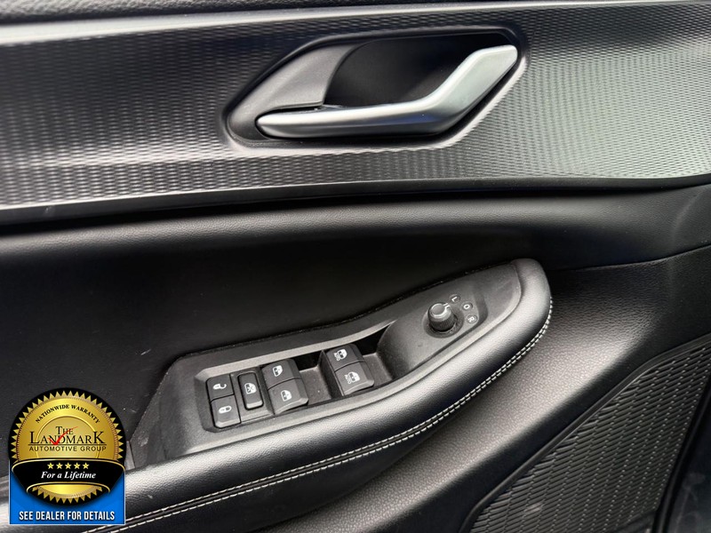 Jeep Grand Cherokee L Vehicle Full-screen Gallery Image 8