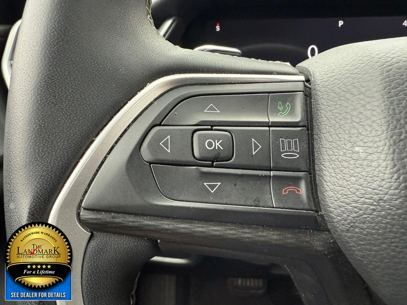 Jeep Grand Cherokee L Vehicle Full-screen Gallery Image 10