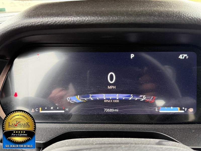 Jeep Grand Cherokee L Vehicle Full-screen Gallery Image 12