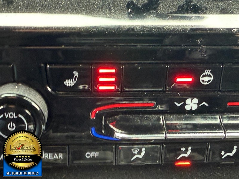 Jeep Grand Cherokee L Vehicle Full-screen Gallery Image 14