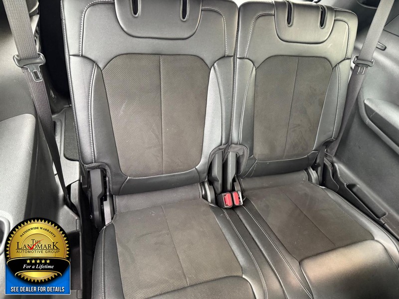 Jeep Grand Cherokee L Vehicle Full-screen Gallery Image 17