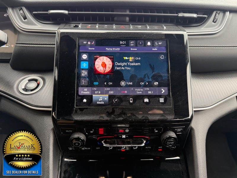 Jeep Grand Cherokee L Vehicle Full-screen Gallery Image 20