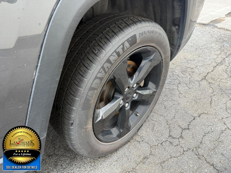 Jeep Grand Cherokee L Vehicle Full-screen Gallery Image 22