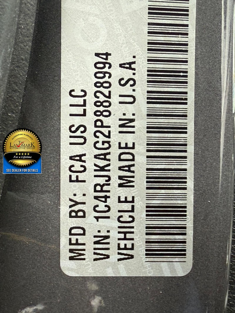 Jeep Grand Cherokee L Vehicle Full-screen Gallery Image 23