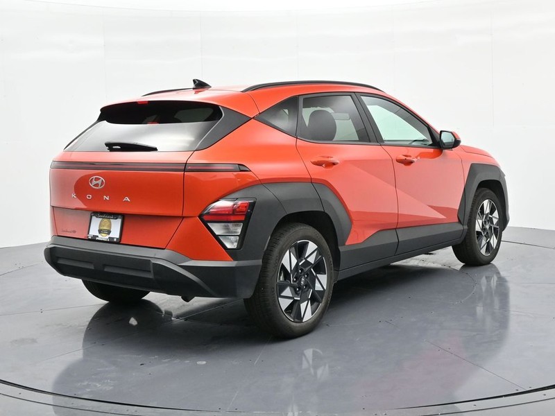 Hyundai Kona Vehicle Full-screen Gallery Image 6