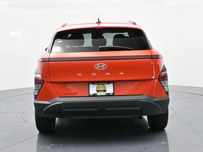Hyundai Kona Vehicle Full-screen Gallery Image 7