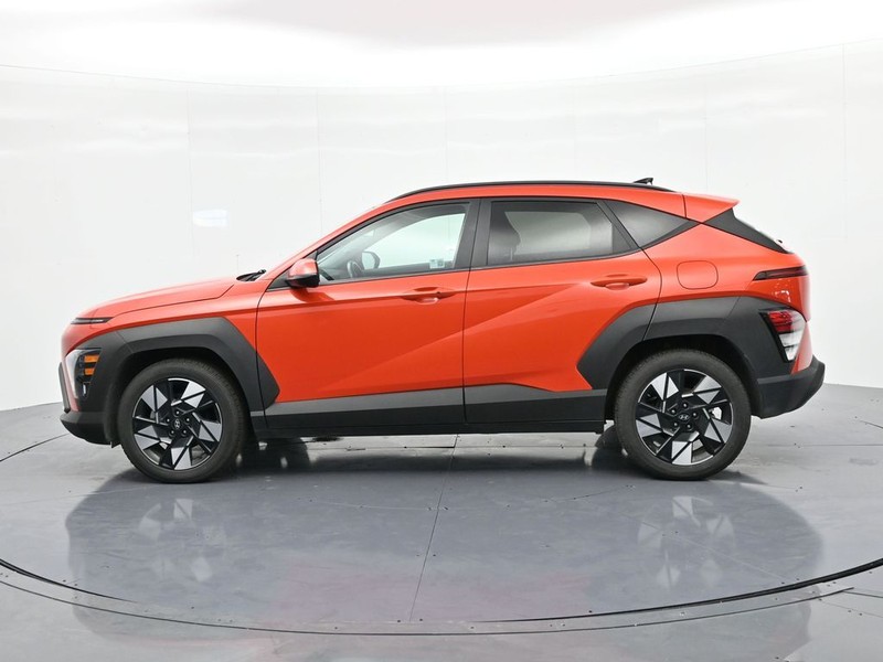 Hyundai Kona Vehicle Full-screen Gallery Image 9