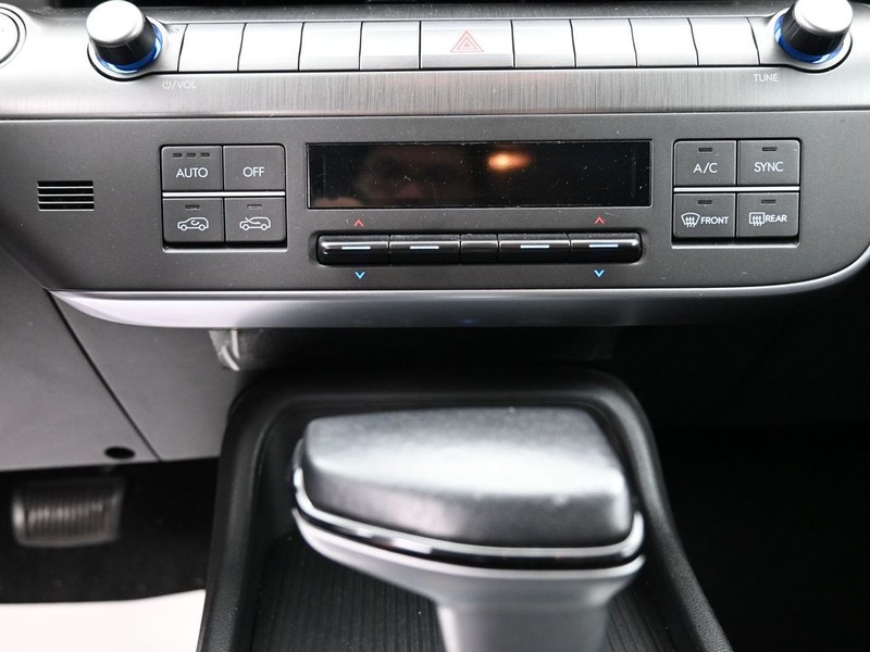 Hyundai Kona Vehicle Full-screen Gallery Image 11