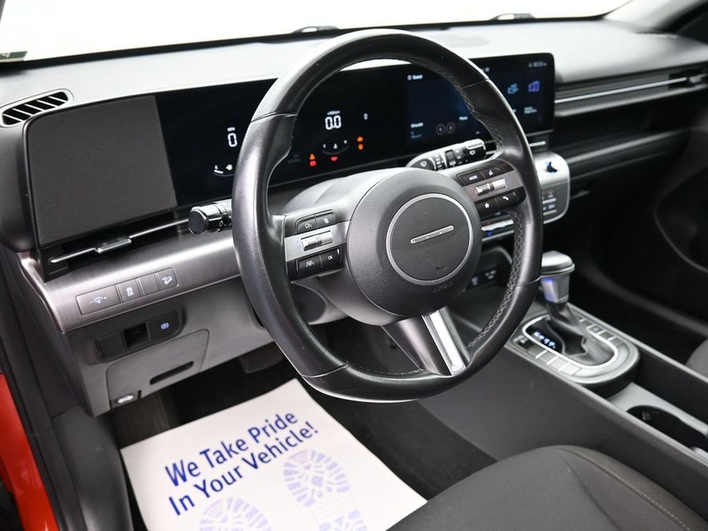 Hyundai Kona Vehicle Full-screen Gallery Image 14