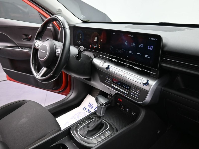 Hyundai Kona Vehicle Full-screen Gallery Image 15