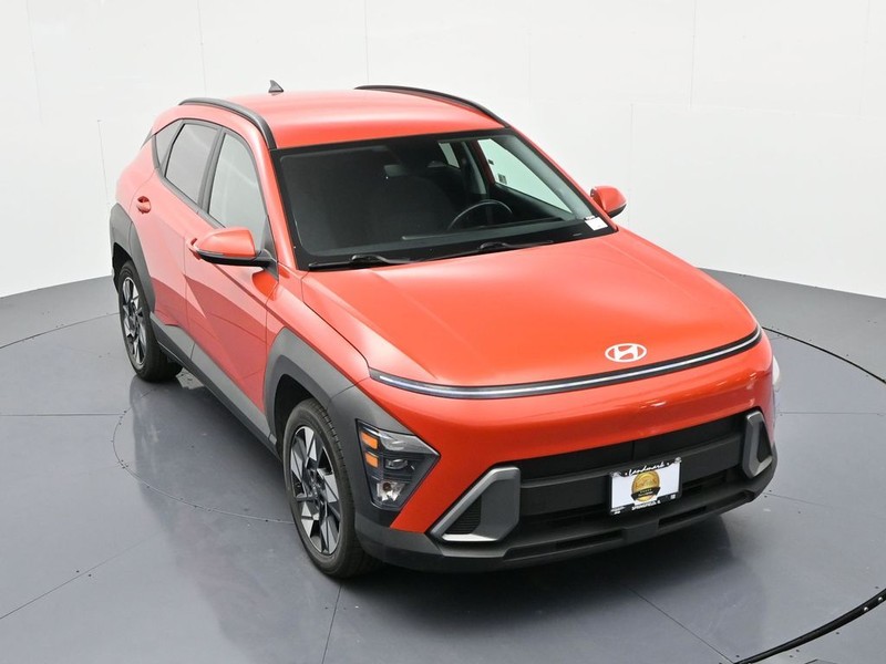 Hyundai Kona Vehicle Full-screen Gallery Image 16