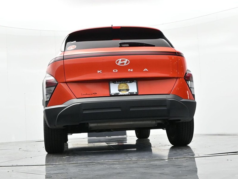 Hyundai Kona Vehicle Full-screen Gallery Image 21