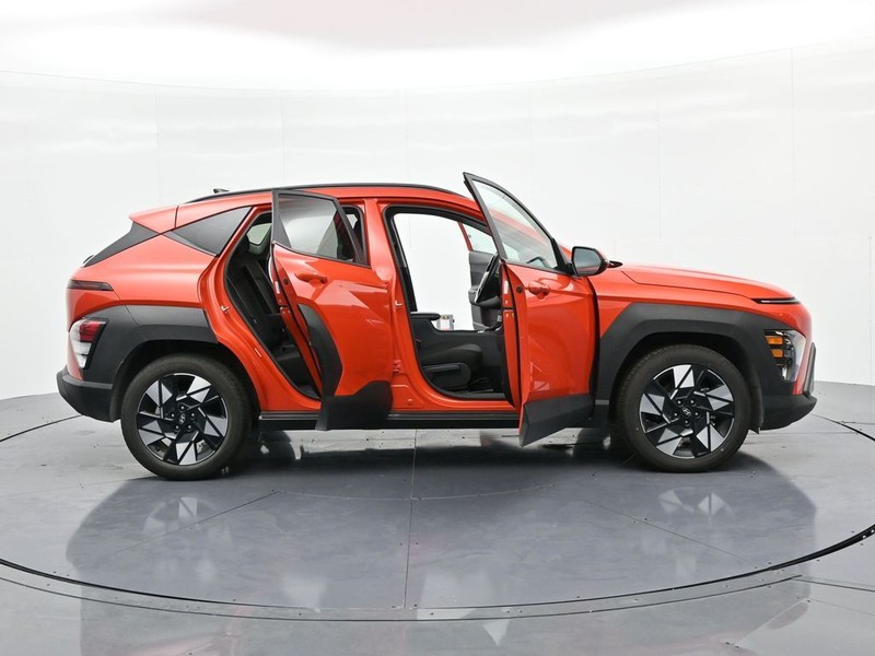 Hyundai Kona Vehicle Full-screen Gallery Image 24