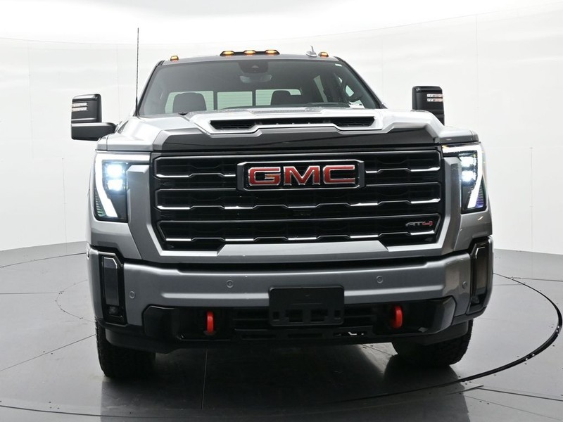 GMC Sierra 2500HD Vehicle Full-screen Gallery Image 2