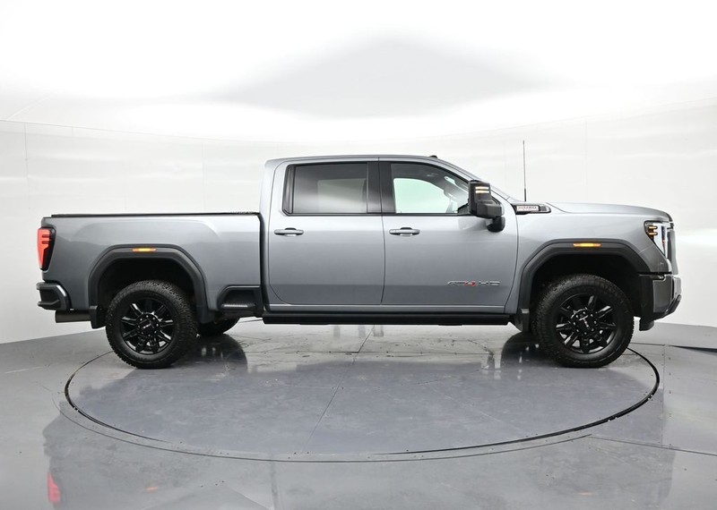 GMC Sierra 2500HD Vehicle Full-screen Gallery Image 4