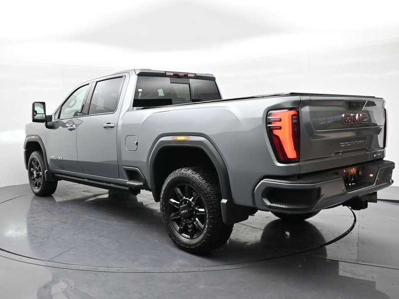GMC Sierra 2500HD Vehicle Full-screen Gallery Image 7