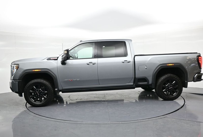 GMC Sierra 2500HD Vehicle Full-screen Gallery Image 8