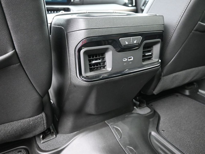 GMC Sierra 2500HD Vehicle Full-screen Gallery Image 9