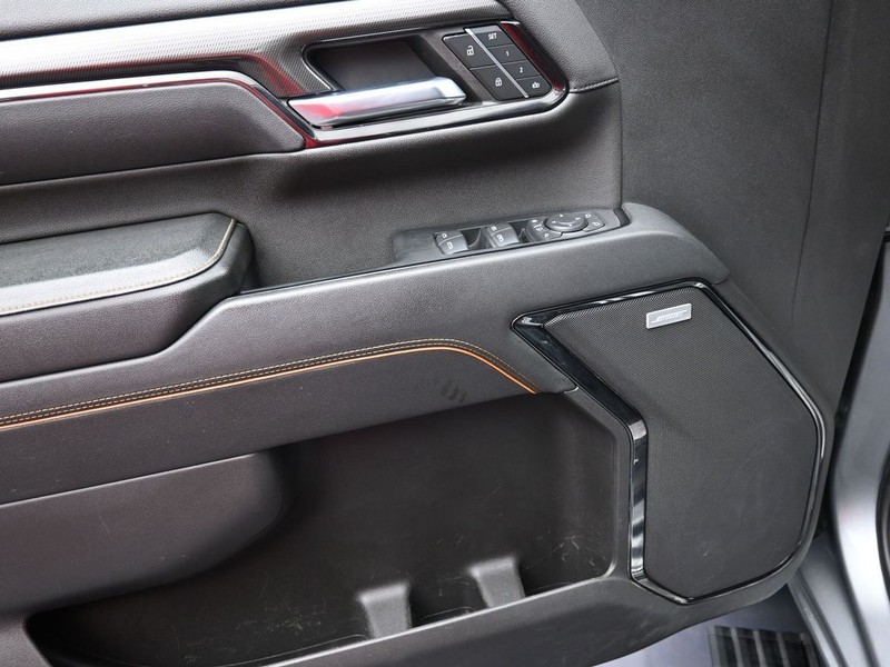 GMC Sierra 2500HD Vehicle Full-screen Gallery Image 10