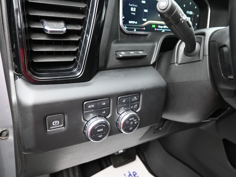 GMC Sierra 2500HD Vehicle Full-screen Gallery Image 12