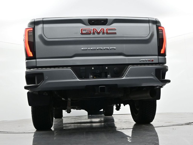 GMC Sierra 2500HD Vehicle Full-screen Gallery Image 21
