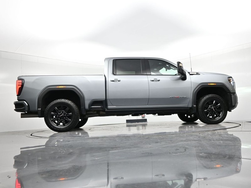 GMC Sierra 2500HD Vehicle Full-screen Gallery Image 23