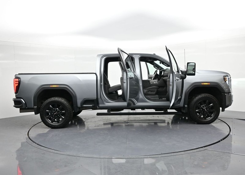 GMC Sierra 2500HD Vehicle Full-screen Gallery Image 24