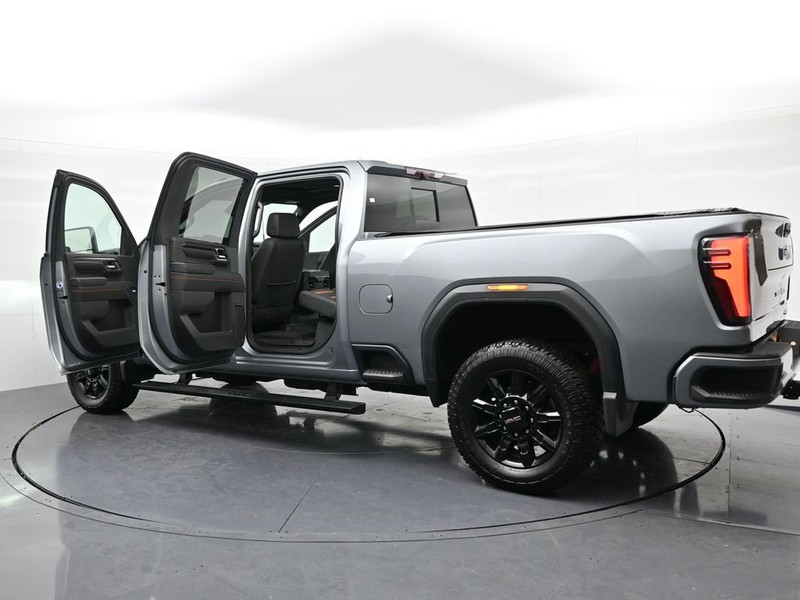 GMC Sierra 2500HD Vehicle Full-screen Gallery Image 25