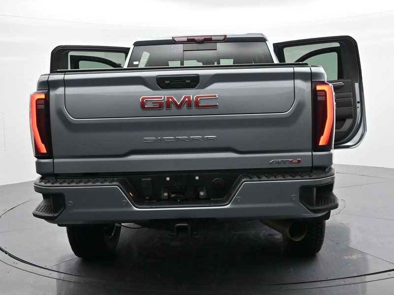 GMC Sierra 2500HD Vehicle Full-screen Gallery Image 27