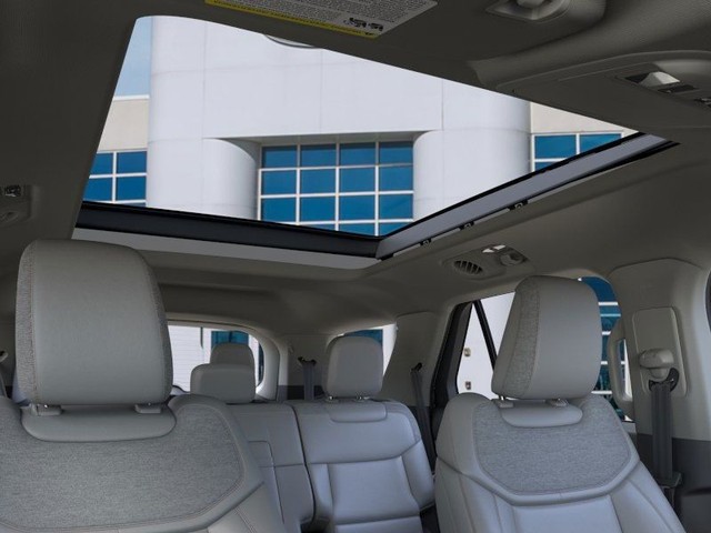 Ford Explorer Vehicle Full-screen Gallery Image 22