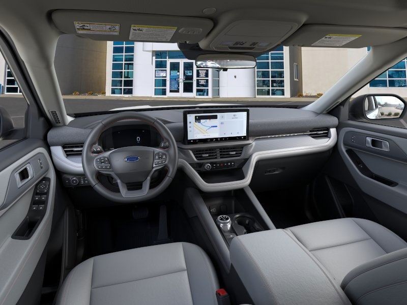 Ford Explorer Vehicle Full-screen Gallery Image 9