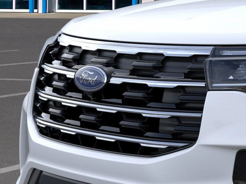 Ford Explorer Vehicle Full-screen Gallery Image 17