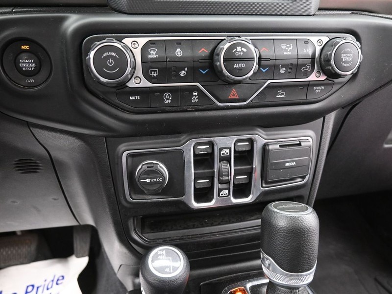 Jeep Gladiator Vehicle Full-screen Gallery Image 11