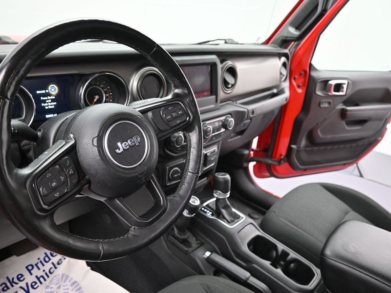 Jeep Gladiator Vehicle Full-screen Gallery Image 14