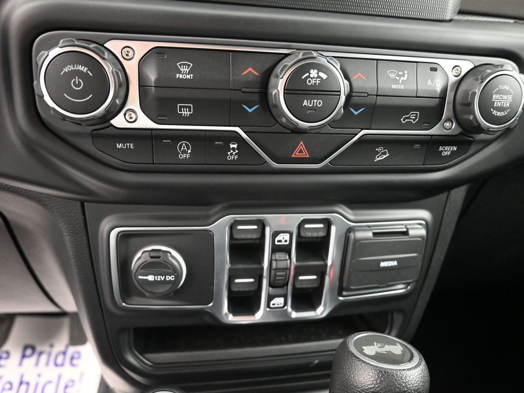 Jeep Wrangler Unlimited Vehicle Full-screen Gallery Image 11