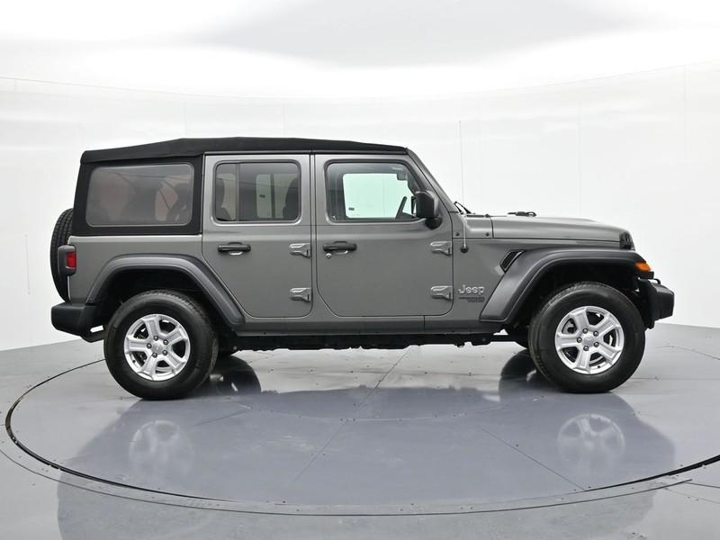 Jeep Wrangler Unlimited Vehicle Full-screen Gallery Image 5