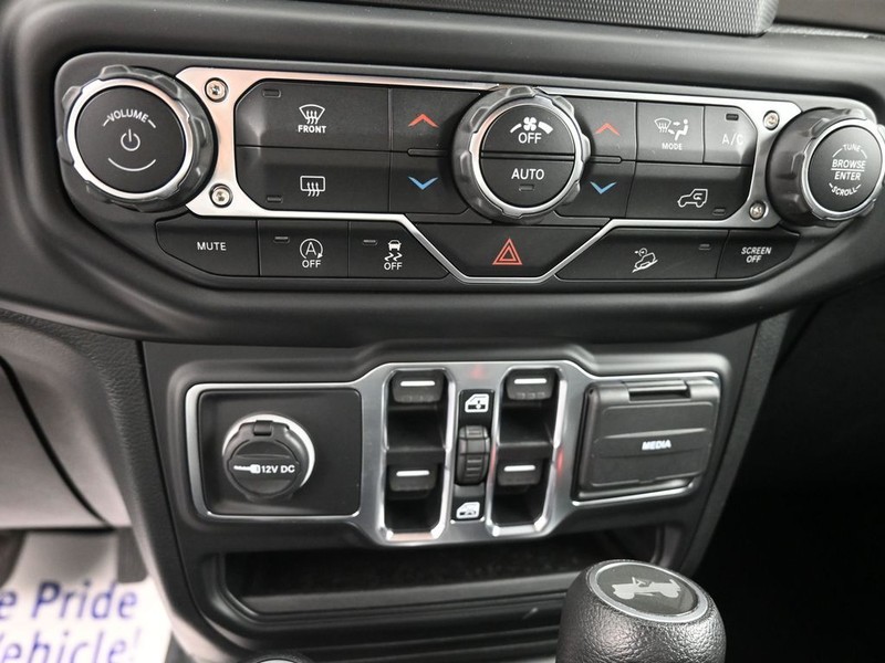 Jeep Wrangler Unlimited Vehicle Full-screen Gallery Image 11