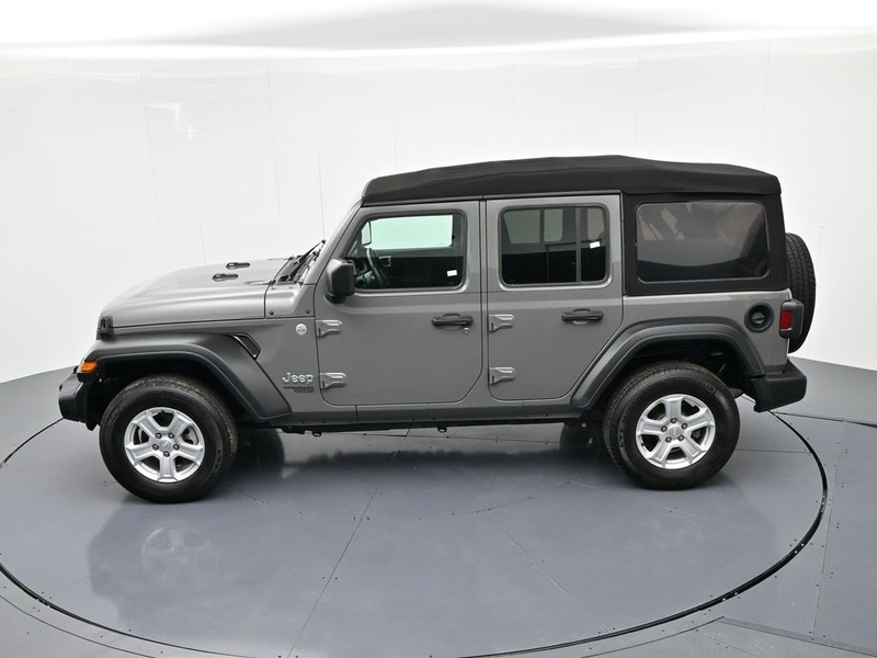 Jeep Wrangler Unlimited Vehicle Full-screen Gallery Image 17