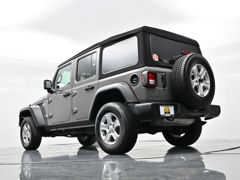 Jeep Wrangler Unlimited Vehicle Full-screen Gallery Image 18