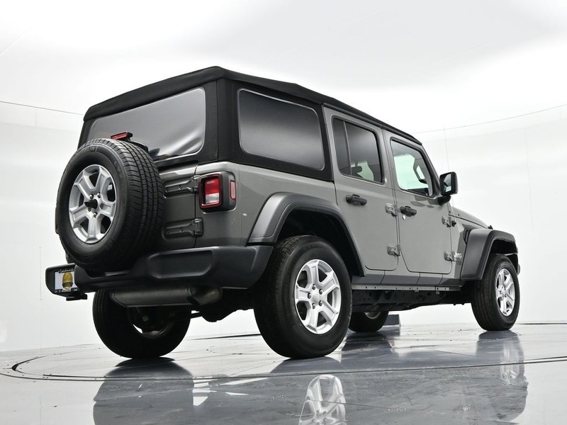 Jeep Wrangler Unlimited Vehicle Full-screen Gallery Image 20