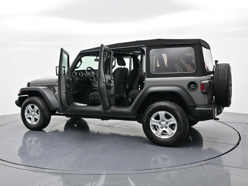 Jeep Wrangler Unlimited Vehicle Full-screen Gallery Image 23
