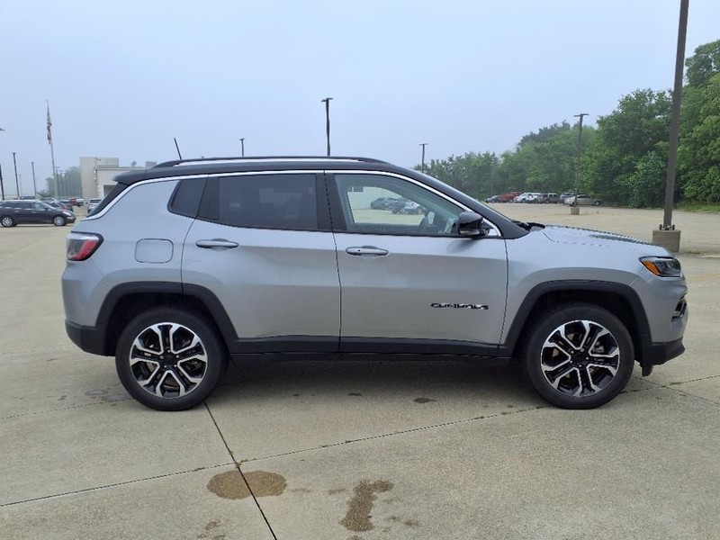 Jeep Compass Vehicle Full-screen Gallery Image 5