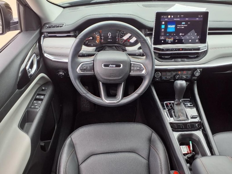 Jeep Compass Vehicle Full-screen Gallery Image 9