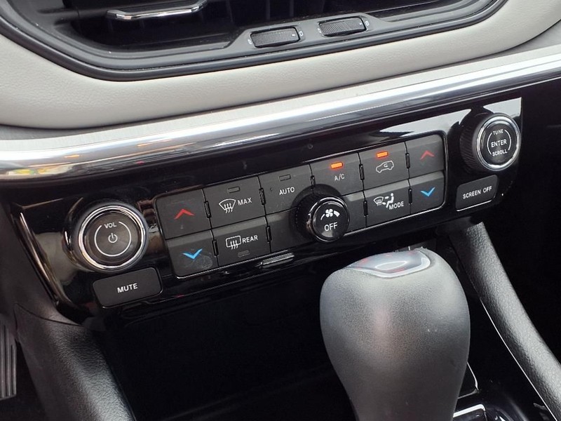 Jeep Compass Vehicle Full-screen Gallery Image 14