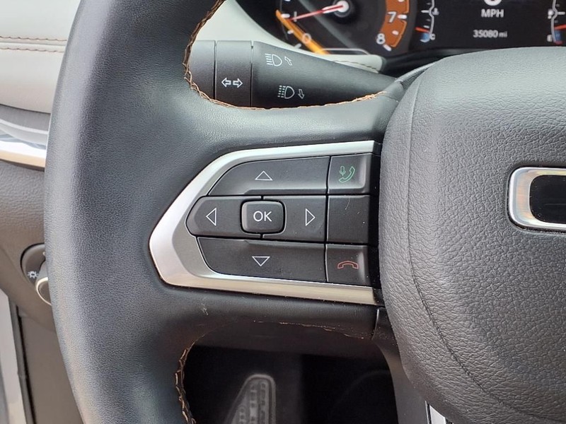 Jeep Compass Vehicle Full-screen Gallery Image 16