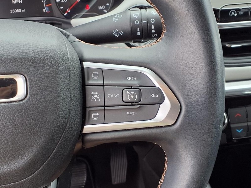 Jeep Compass Vehicle Full-screen Gallery Image 17