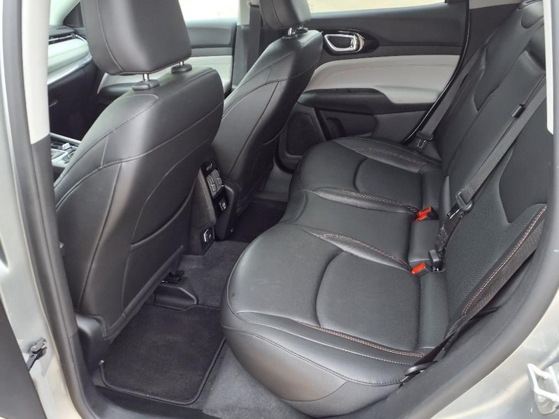 Jeep Compass Vehicle Full-screen Gallery Image 21