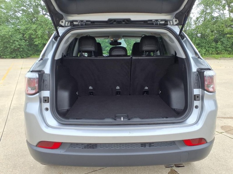 Jeep Compass Vehicle Full-screen Gallery Image 22