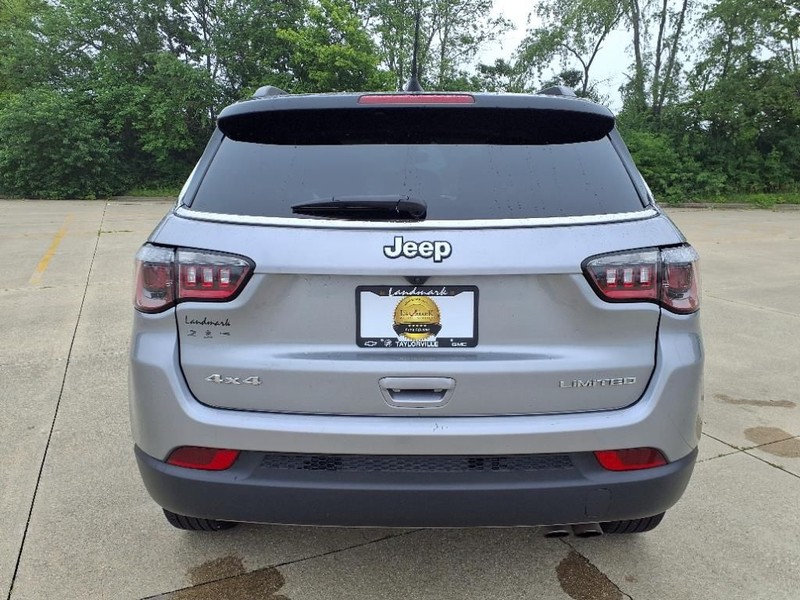 Jeep Compass Vehicle Full-screen Gallery Image 23